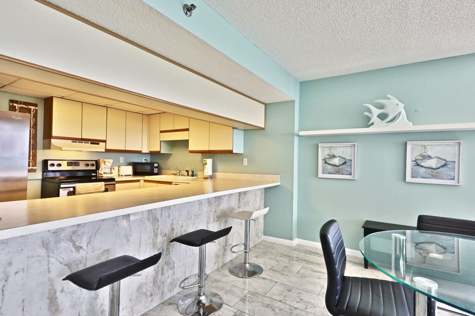 Breakfast bar seats 3.