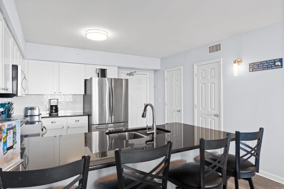 Kitchen with Breakfast Bar