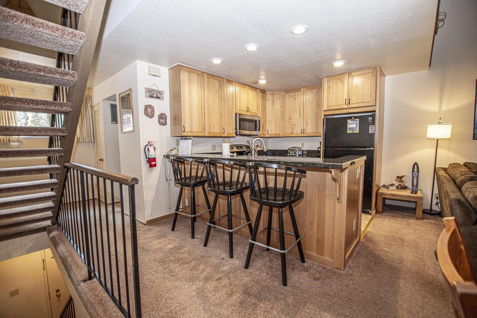 Carnelian Woods 128 Kitchen Barstools - Carnelian Woods 128 Kitchen Barstools
