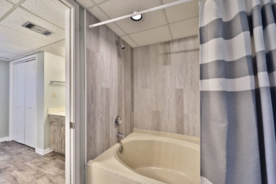 Shower/tub in the master bathroom.