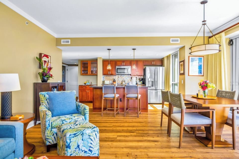 Comfortable seating and stylish finishes give the open living area a breezy island feel.