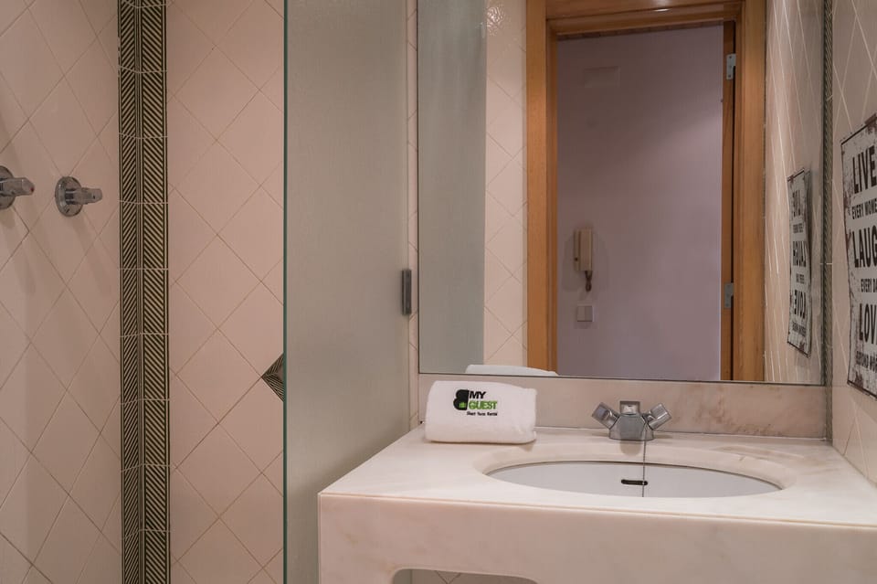 Casa de banho 2 | Bathroom 2