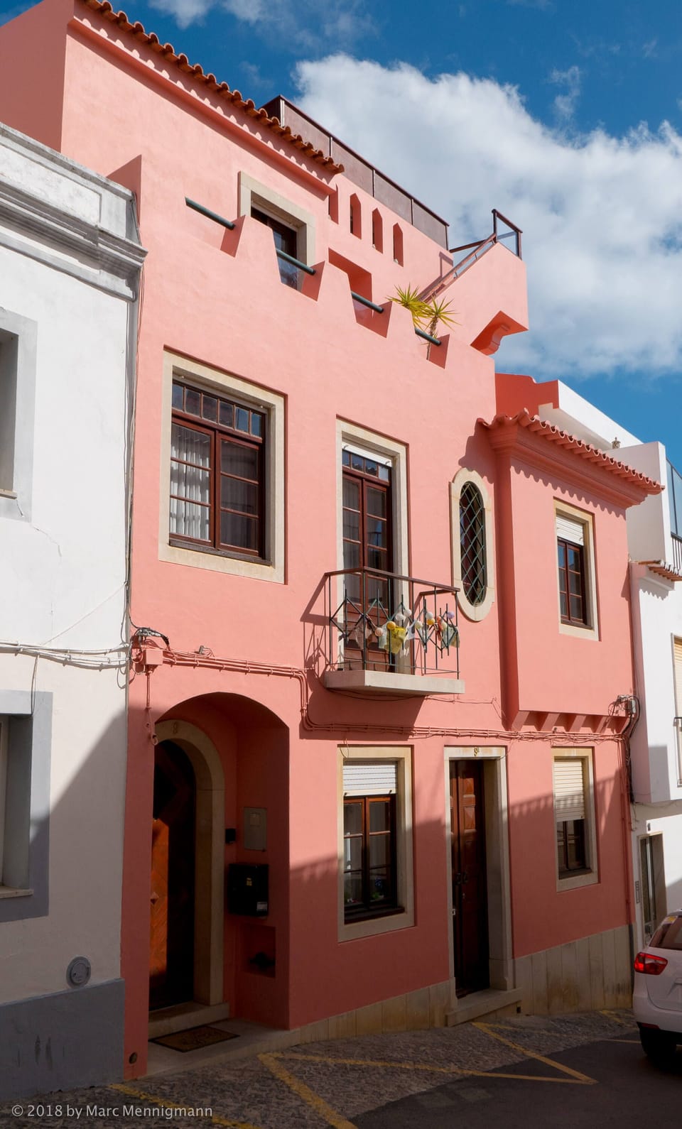 Casa Amendoeira exterior street view