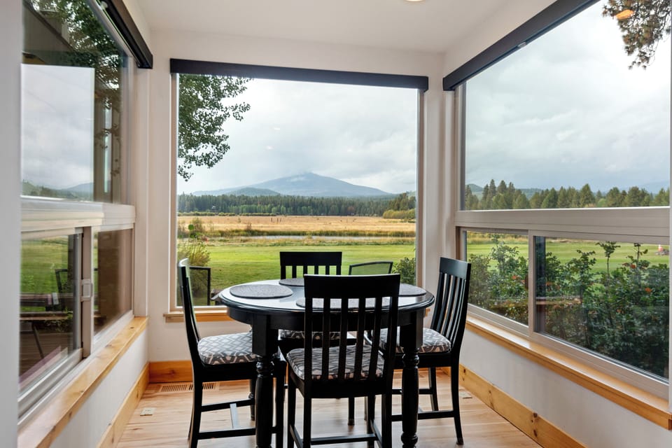Sitting area Main Level