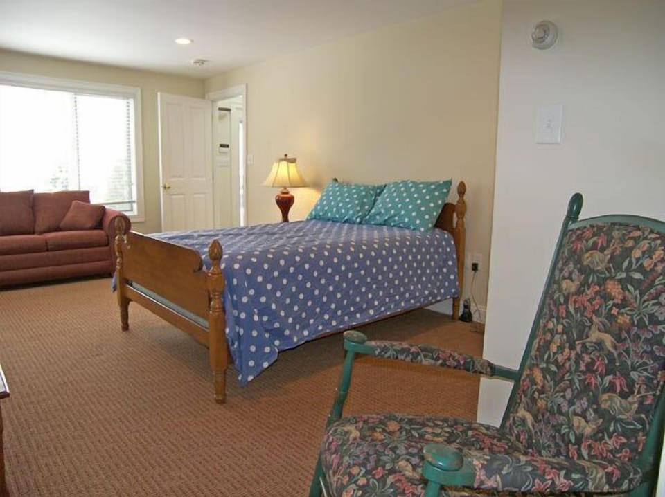 Full Bed Bedroom