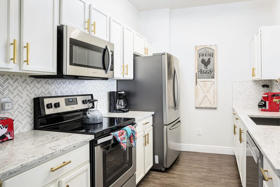 Fully upgraded & fully equipped kitchen with every imaginable small appliance.