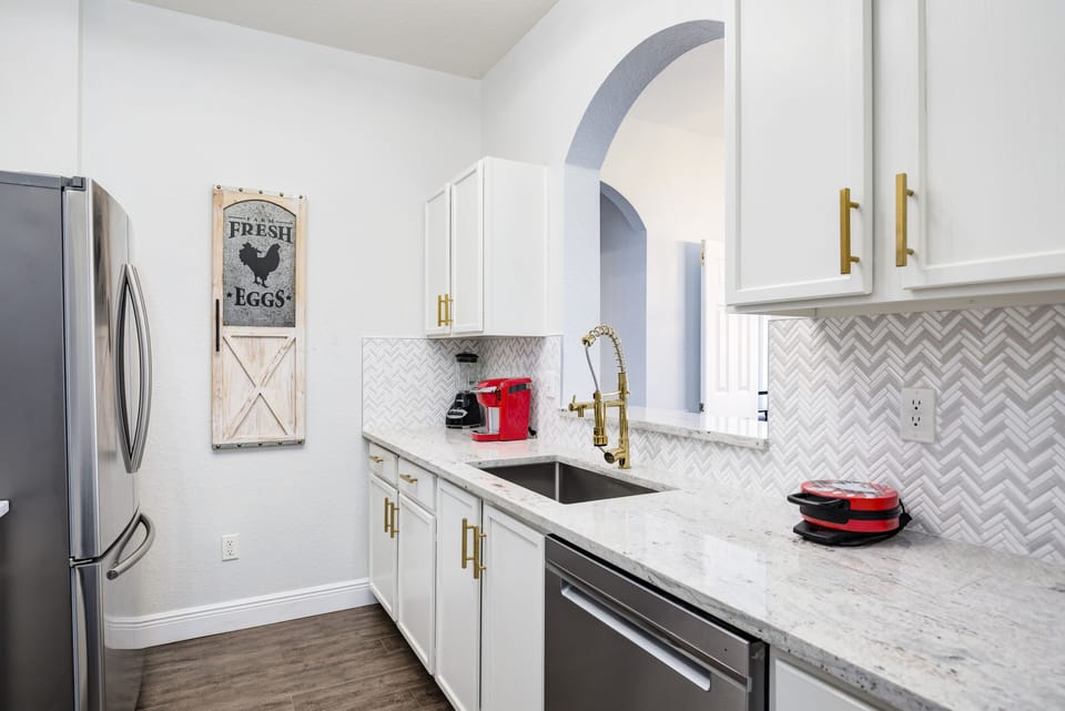 Another view of our fully upgraded kitchen
