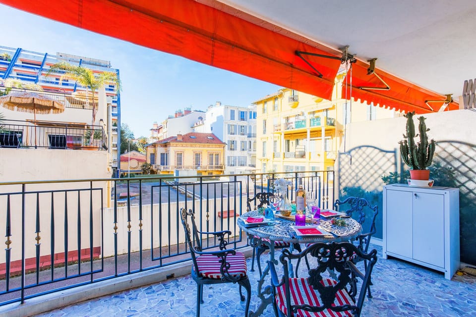 KITCHEN SIDE TERRACE