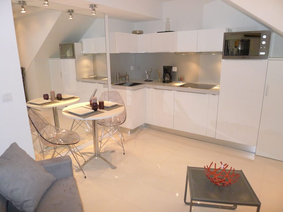 OPEN KITCHEN