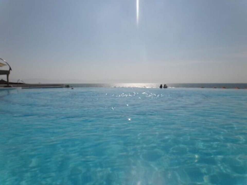 Infinity pool overlooking the ocean