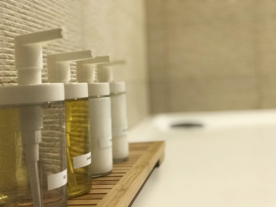 Bathroom amenities