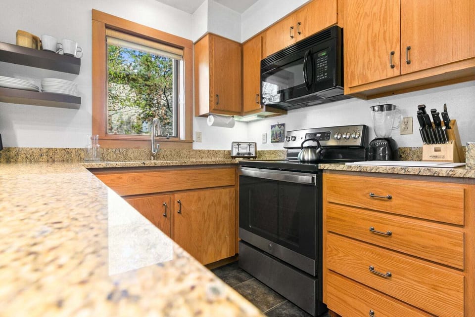 Kitchen with Breakfast Bar