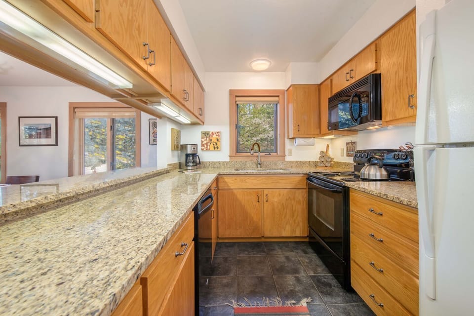 Kitchen with Breakfast Bar