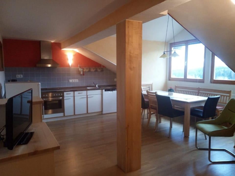 Nach Süden ausgerichtete, geräumige Ferienwohnung (110 m2) mit gemütlicher Wohnküche Apartment in Bavaria