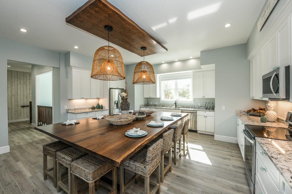 Beautiful dining room table for 14 in Kitchen