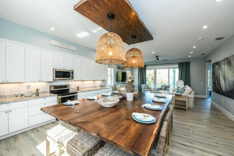 Dining room table