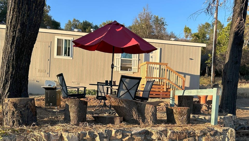 Outdoor patio with gas BBQ Great for viewing birds and wildlife. Extremely quiet