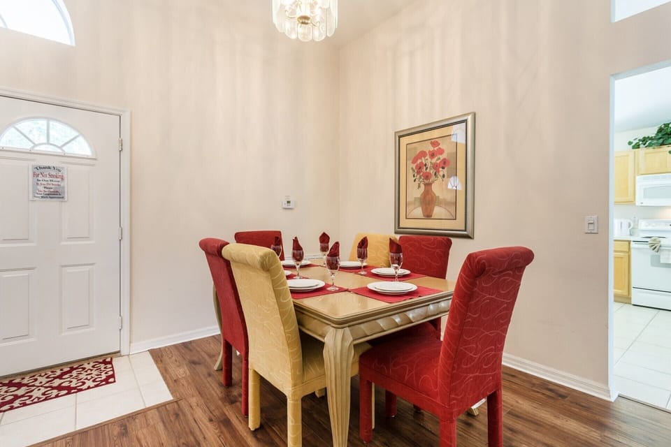 Dinning room ( the large room with lounge area)