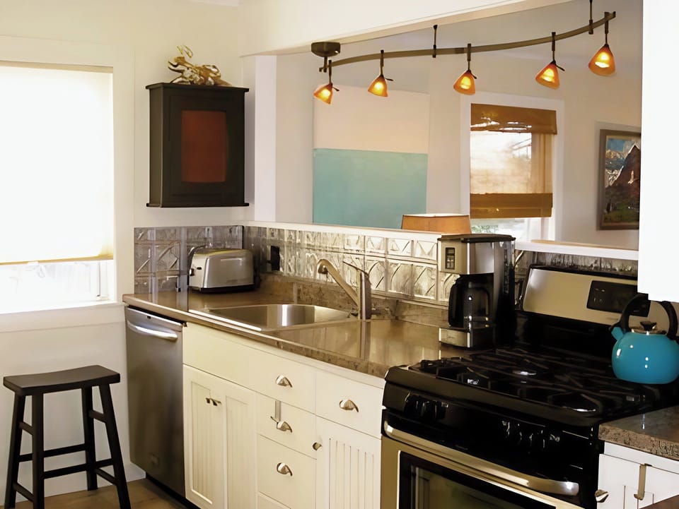 Gas range, Bosch dishwasher, wine glass cabinet