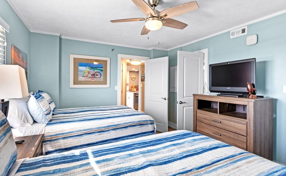 Guest bedroom.