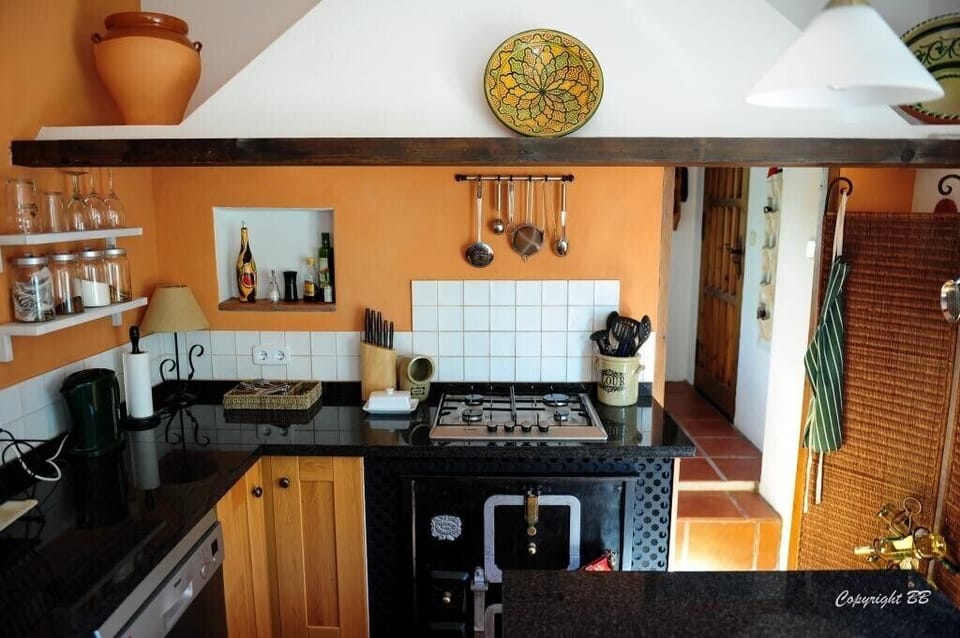Kitchen with dish washer