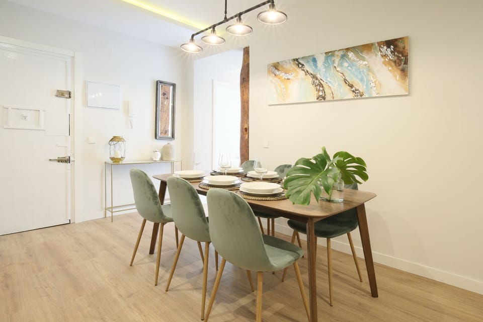 Kitchen & Dining table