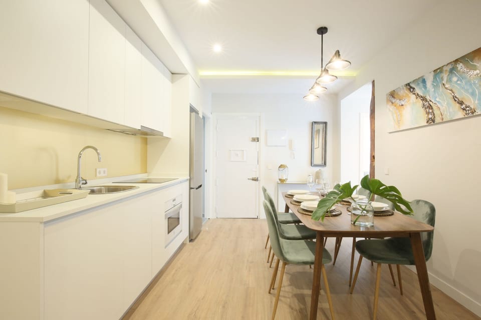 Kitchen & Dining table