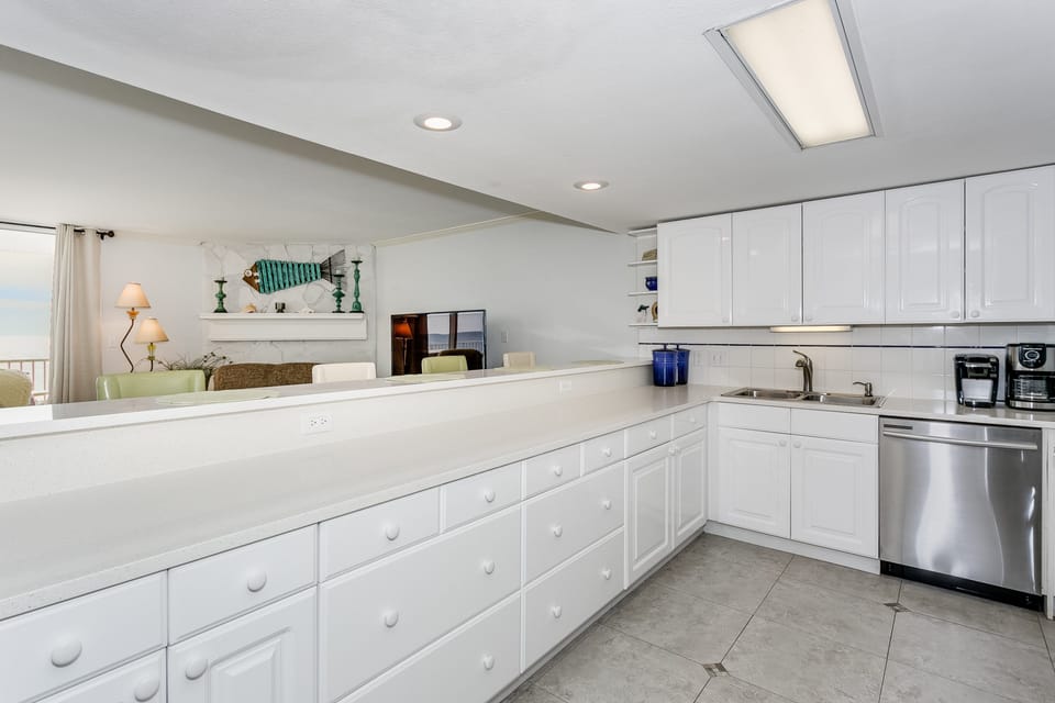 Fully equipped kitchen with everything you need to prepare quick meals
