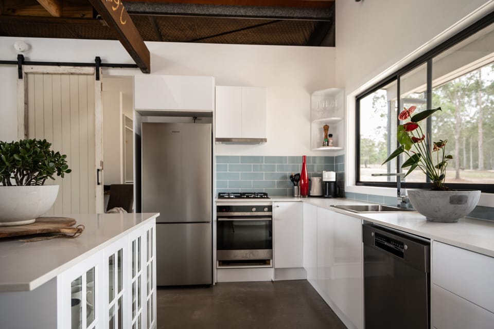 Fully equipped kitchen. Gas cooktop, Oven, Dishwasher, Nespresso Coffee Micrwave