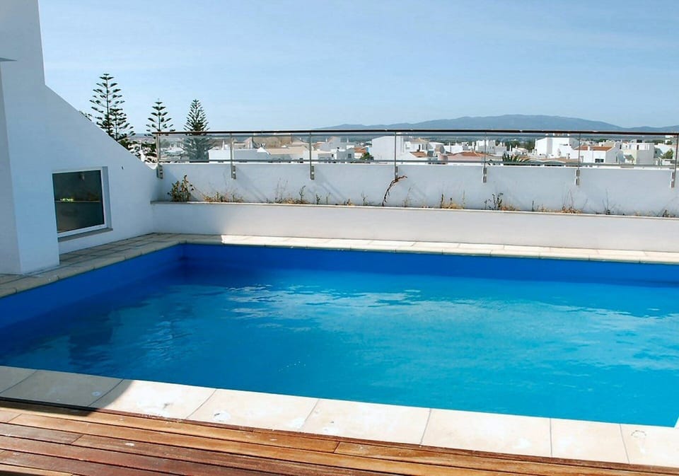 Roof pool