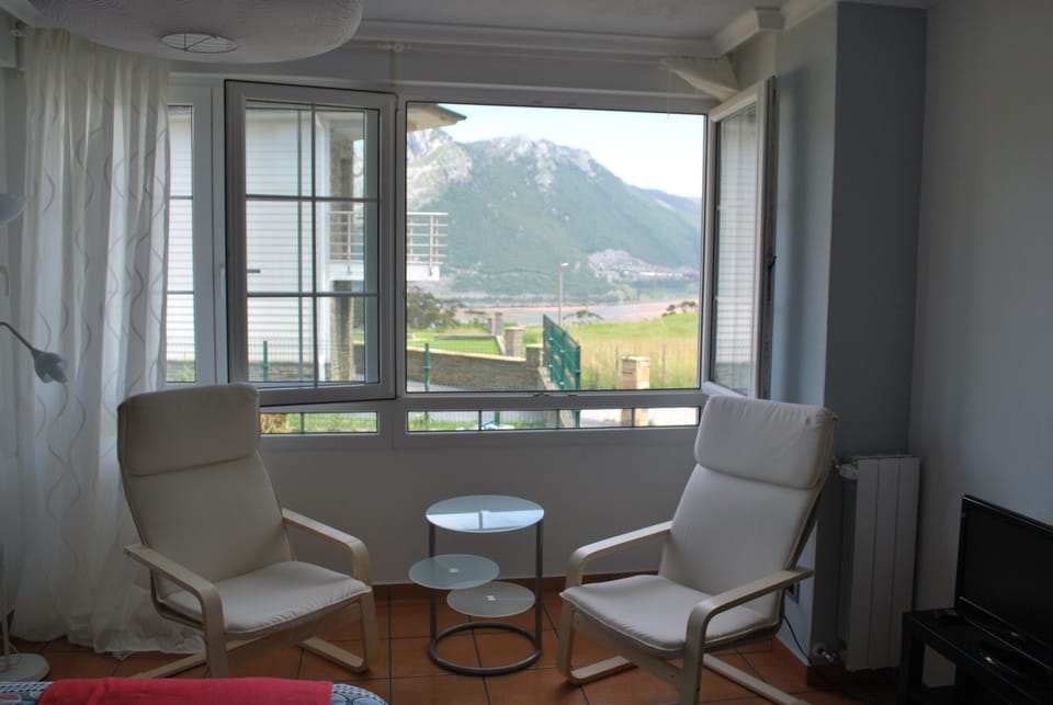 Bedroom - lounge: Views to Oriñon'beach and Mount Cerredo