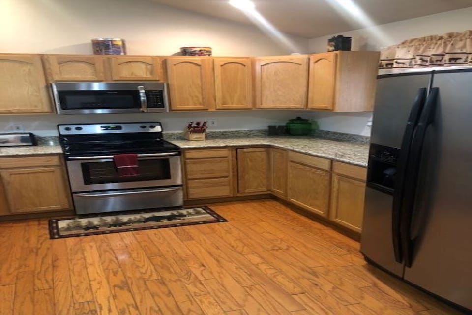New granite and updated appliances, Oct 2022!