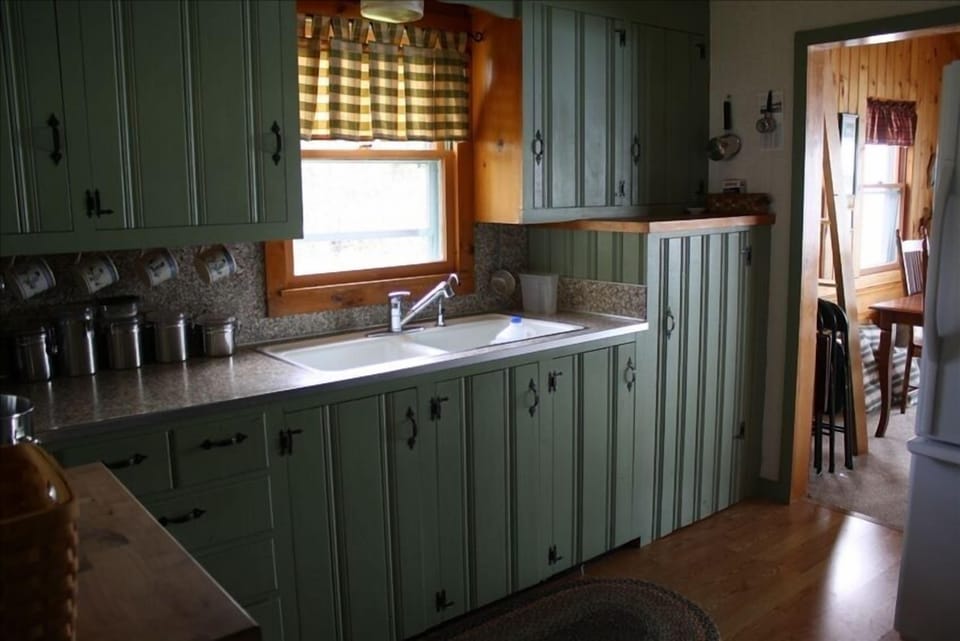 Full kitchen