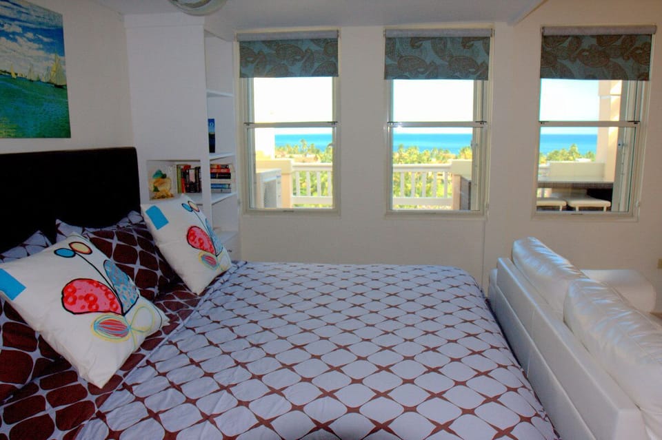 Ocean View and Kingsize bed
