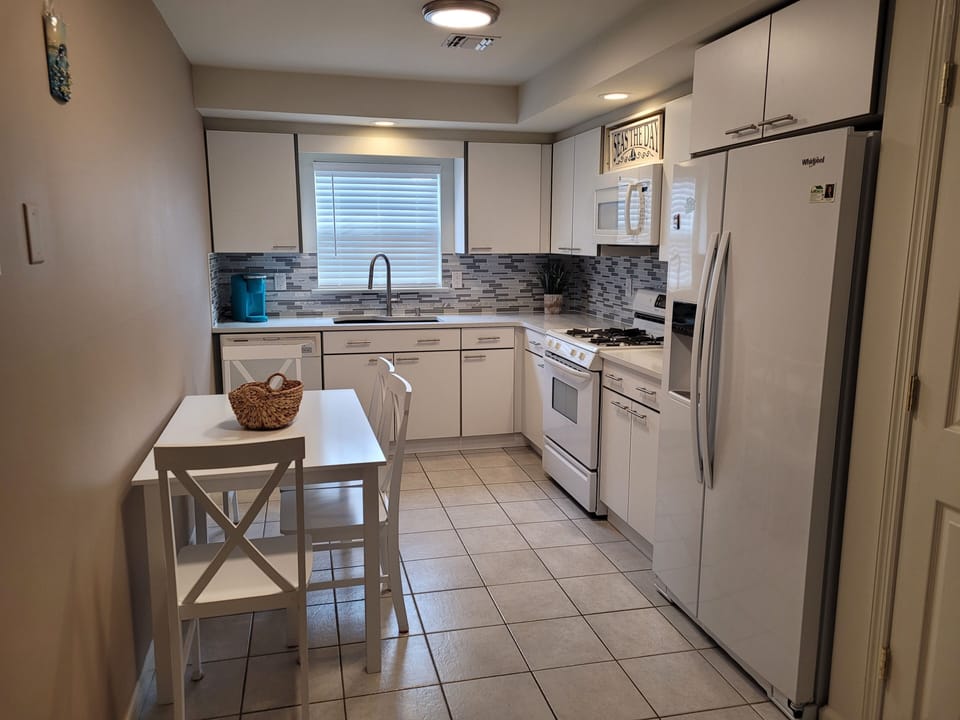 Eat in Kitchen 