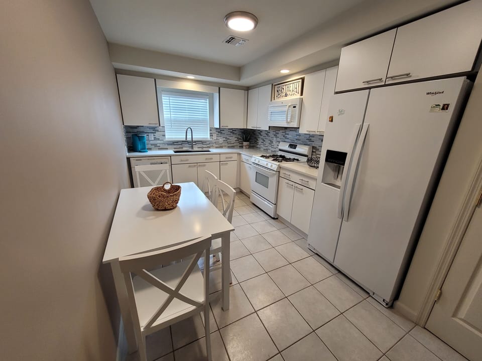 Eat in Kitchen 