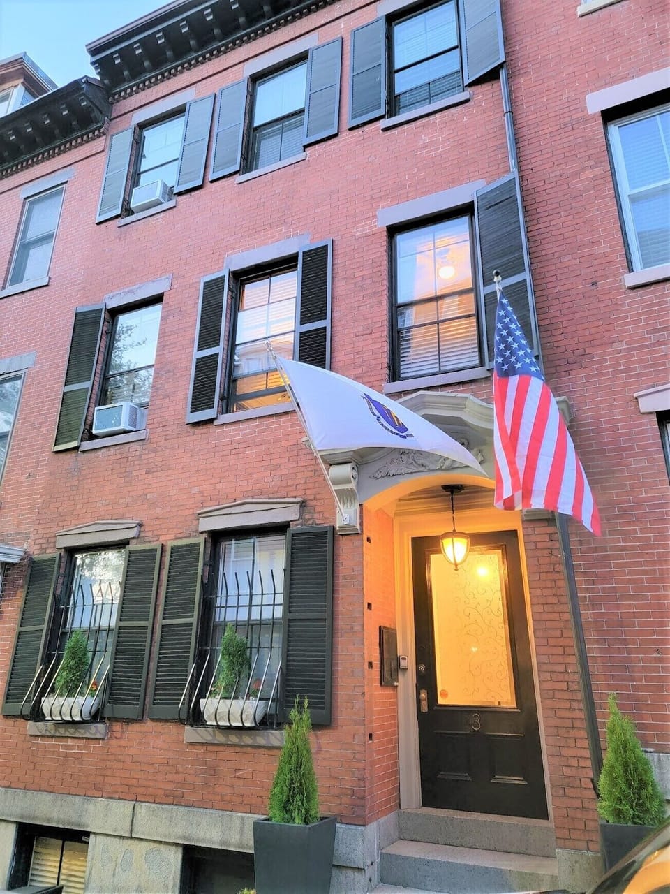 Fort Hill Inn,  Boston.   Main Building  forthillinn.com