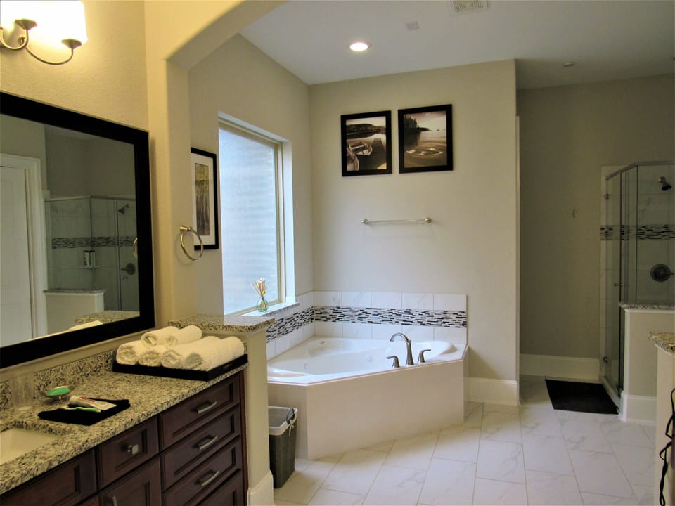 Master Bathroom

Only registered VRBO guests are permitted on this property