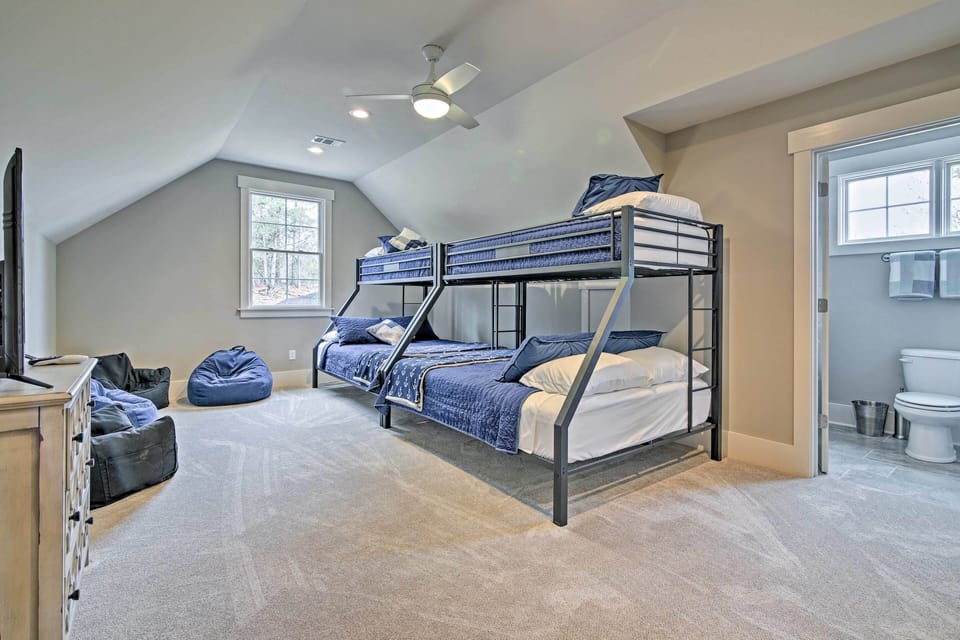 Tuck the kids into the 2 twin-over-queen bunk beds in the last bedroom.