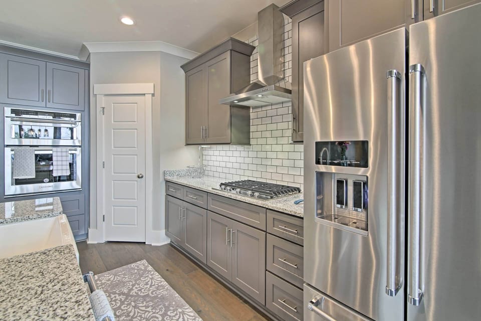 Stainless steel appliances highlight the fully equipped kitchen.