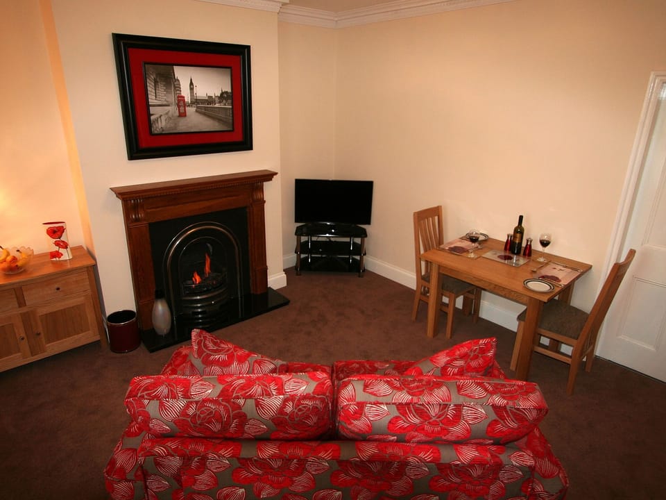 Conway Cottage apartment living room