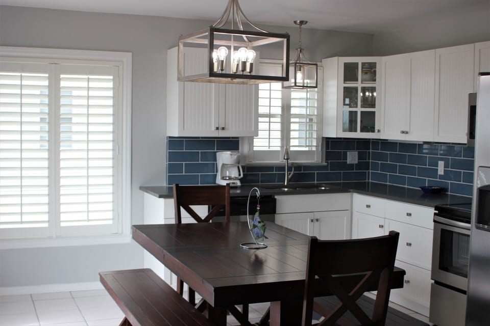 The extension table give plenty of room for seating!