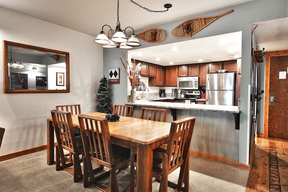 Dining area with Seating for 6
