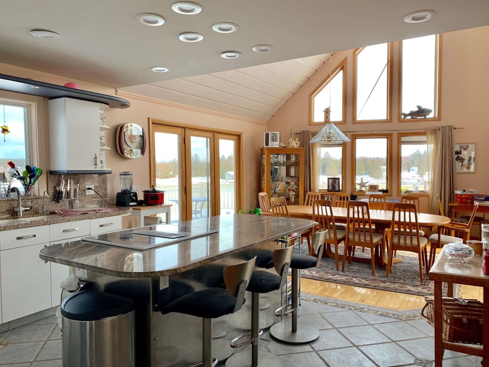 Open kitchen/ granite breakfast bar area 