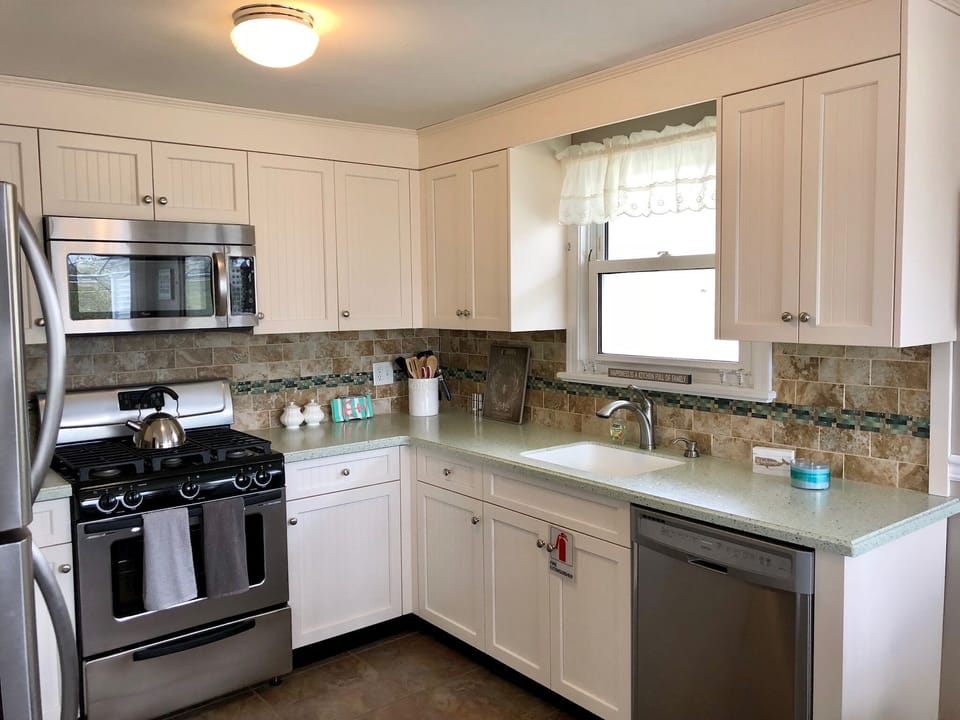 Full size eat in kitchen
