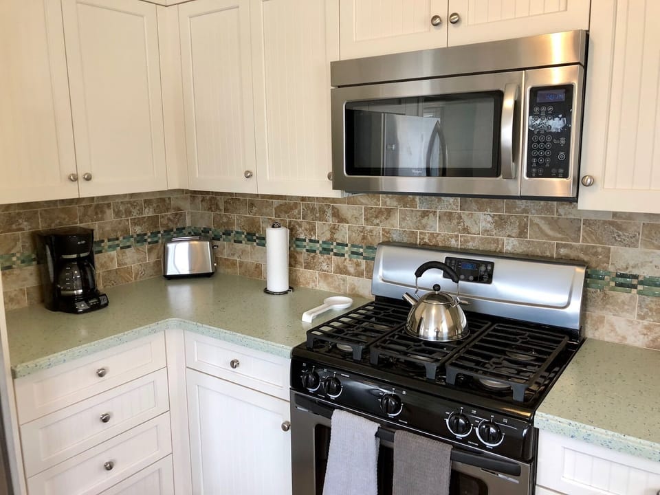 Full size eat in kitchen