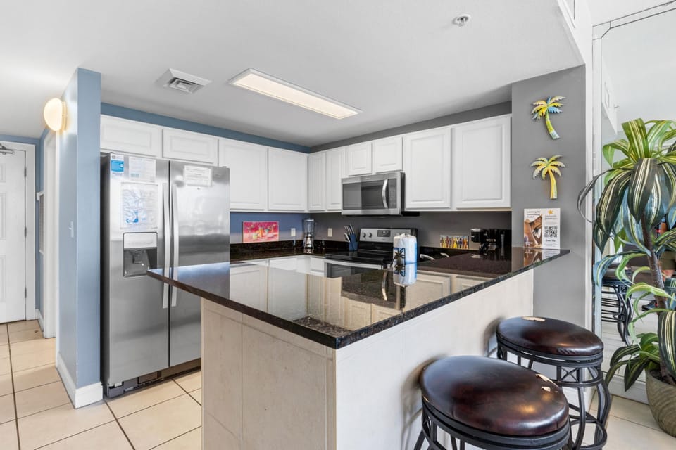 Kitchen with Breakfast Bar
