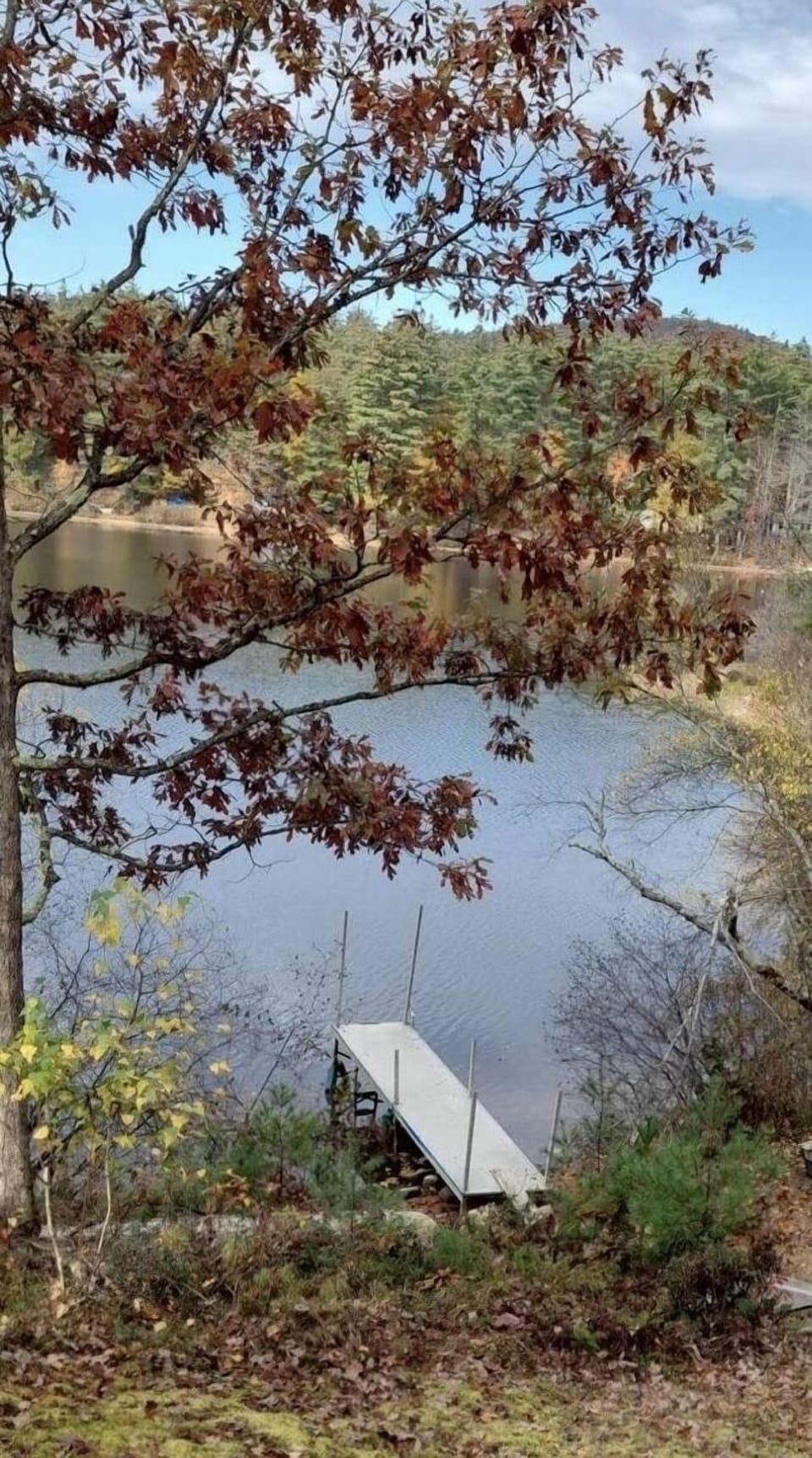 The end of Fall, Winter is on its way.  Silence on the lake……