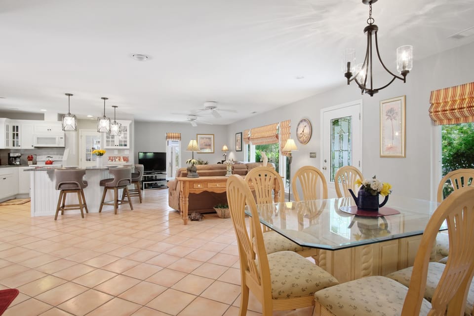 Overview from dining area to open plan kitchen/living areas; it's so comfortable