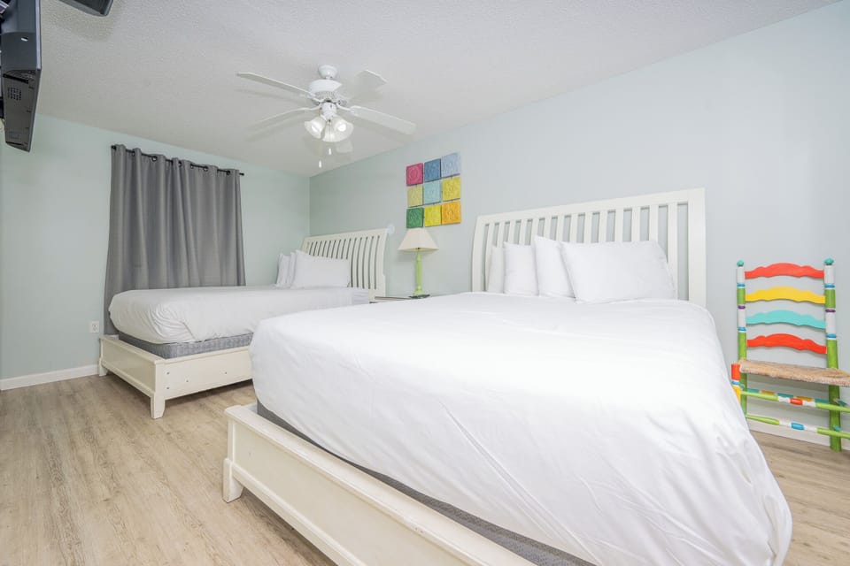 Back Bedroom, 2 Queens (No comforters, Washable bedspreads since Covid)